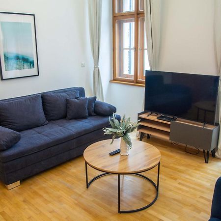 City Centre Apartment With Parking Прага Экстерьер фото