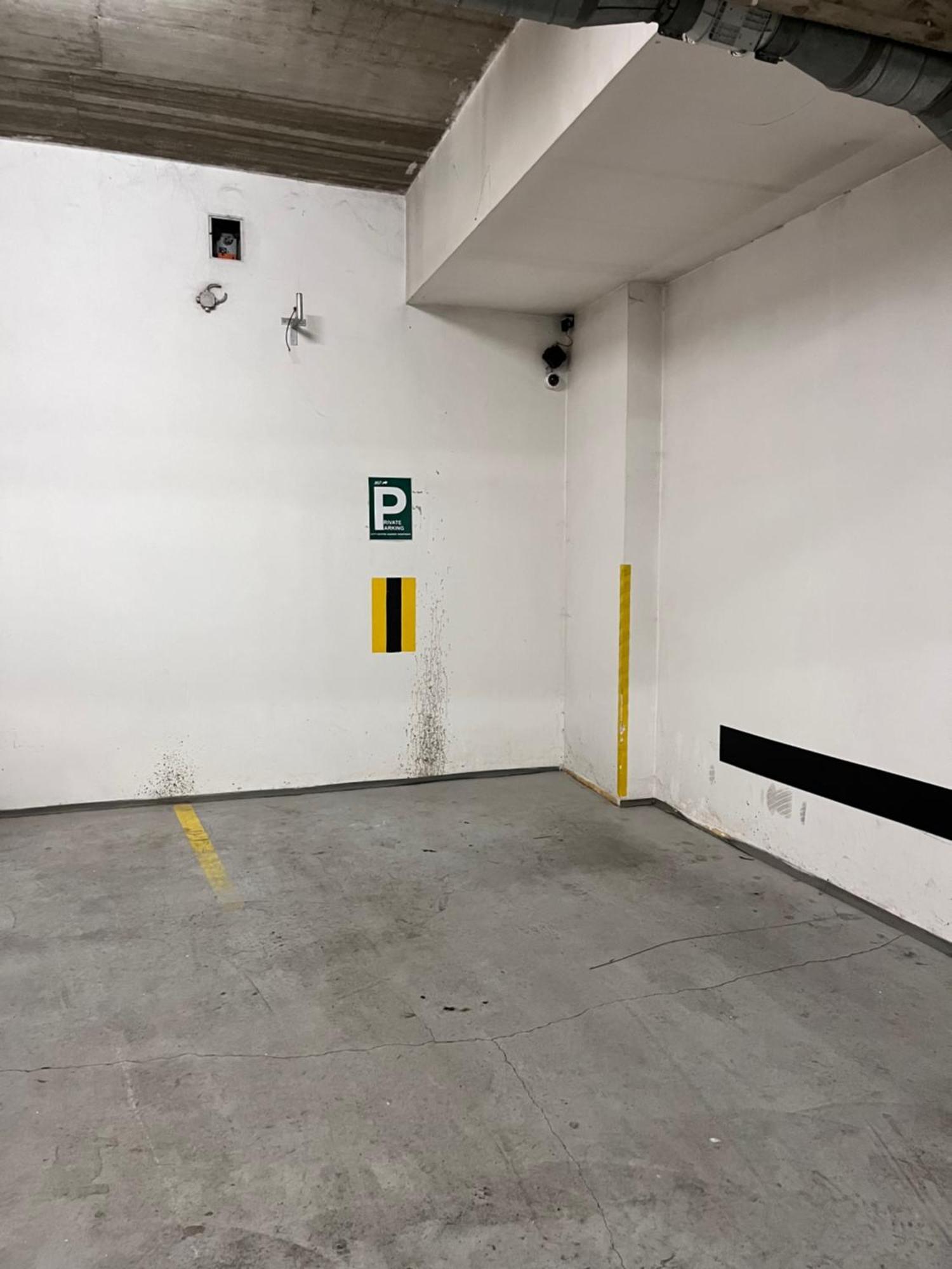 City Centre Apartment With Parking Прага Экстерьер фото