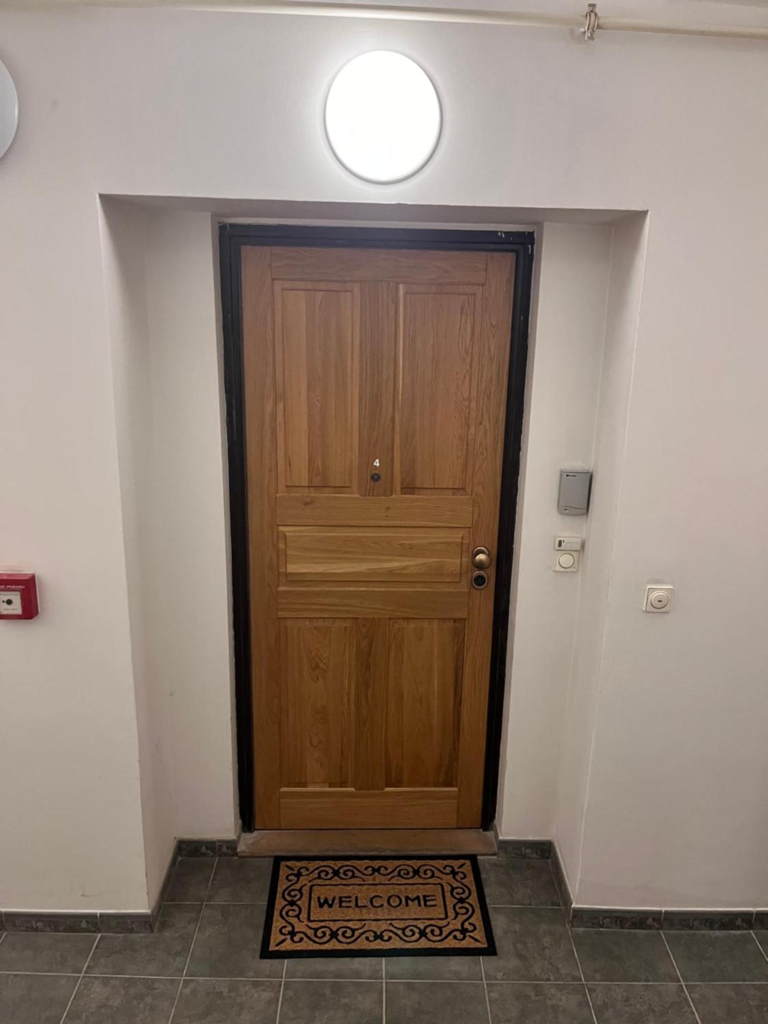 City Centre Apartment With Parking Прага Экстерьер фото