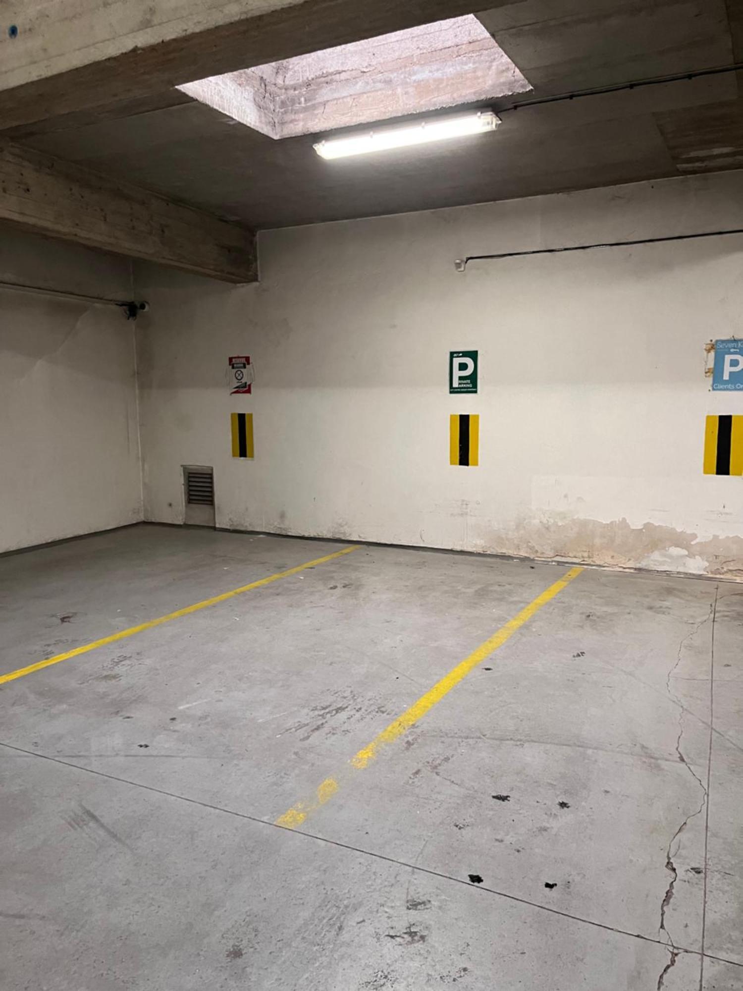 City Centre Apartment With Parking Прага Экстерьер фото