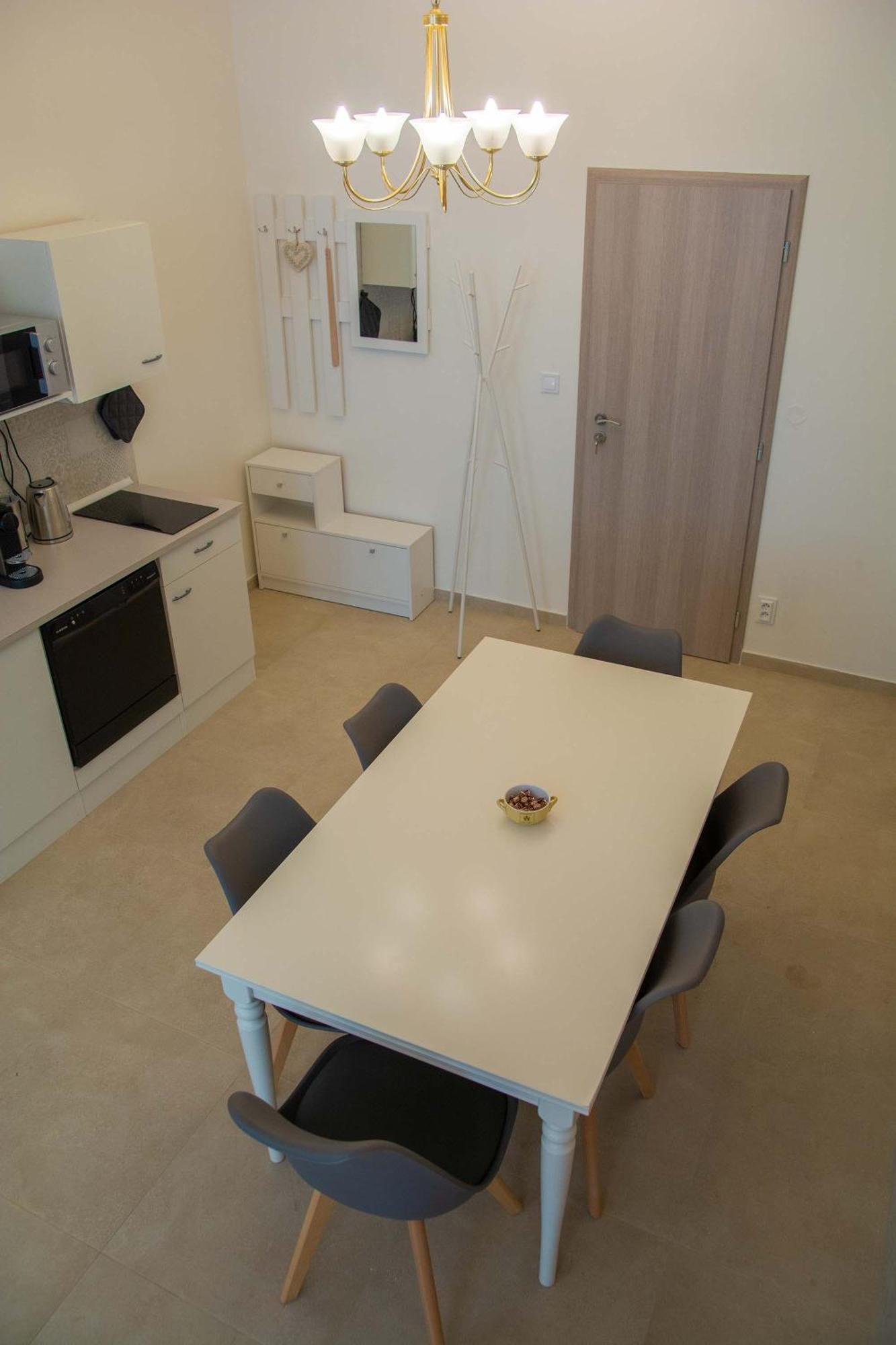 City Centre Apartment With Parking Прага Экстерьер фото