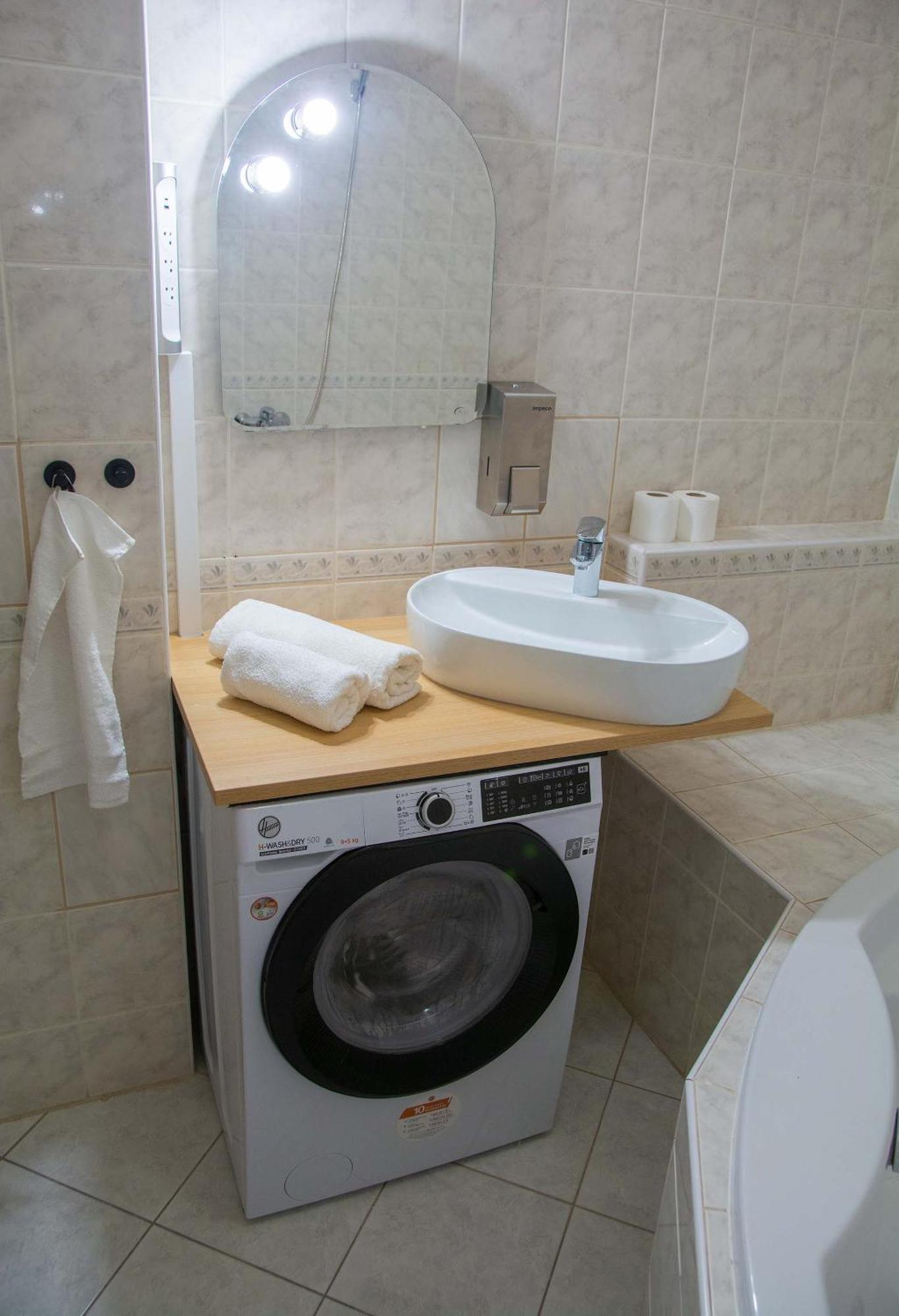 City Centre Apartment With Parking Прага Экстерьер фото